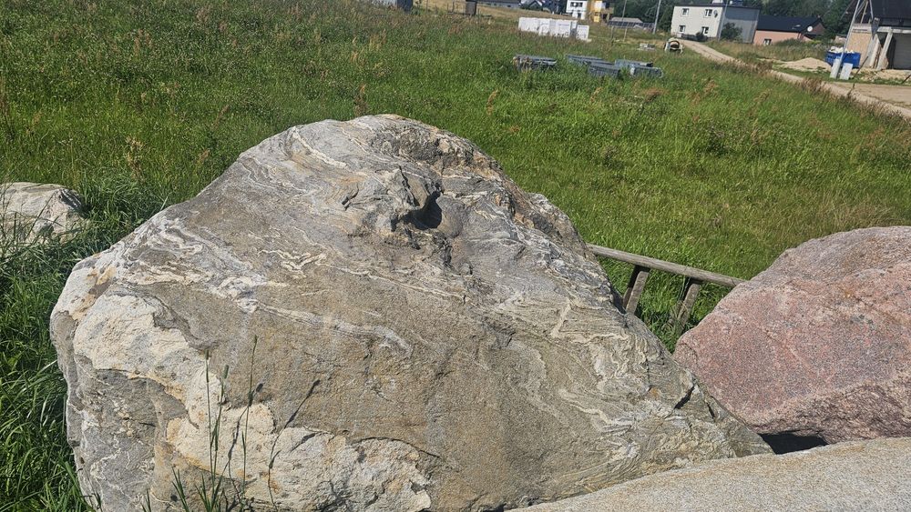 Kamień naturalny. Głazy narzutowe