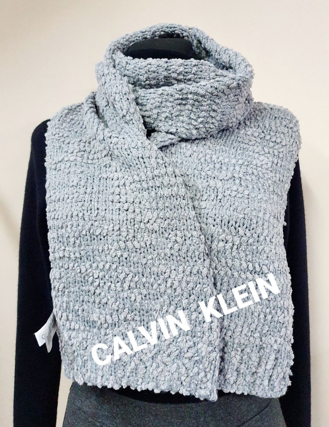 Calvin Klein ciepły buklowy szal damski