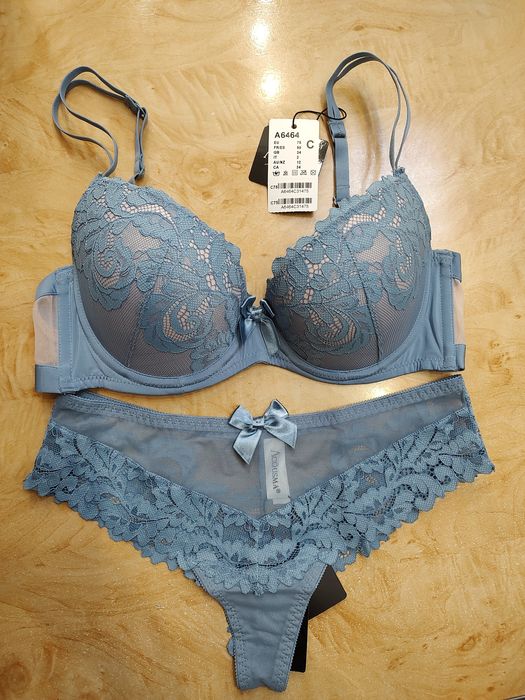 Вишукані комплекти жіночої білизни Acousma