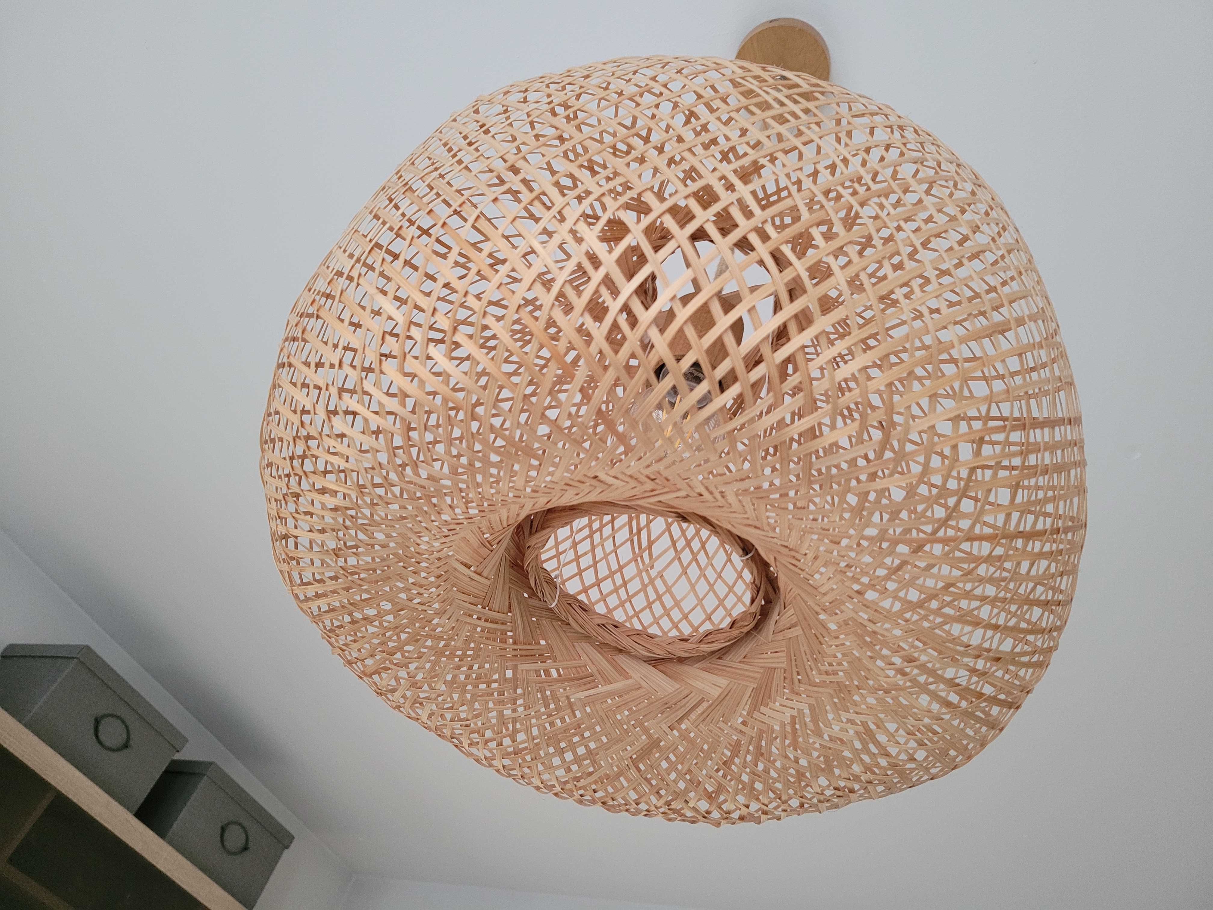 Lampa wisząca klosz rattan boho oprawa dębowa