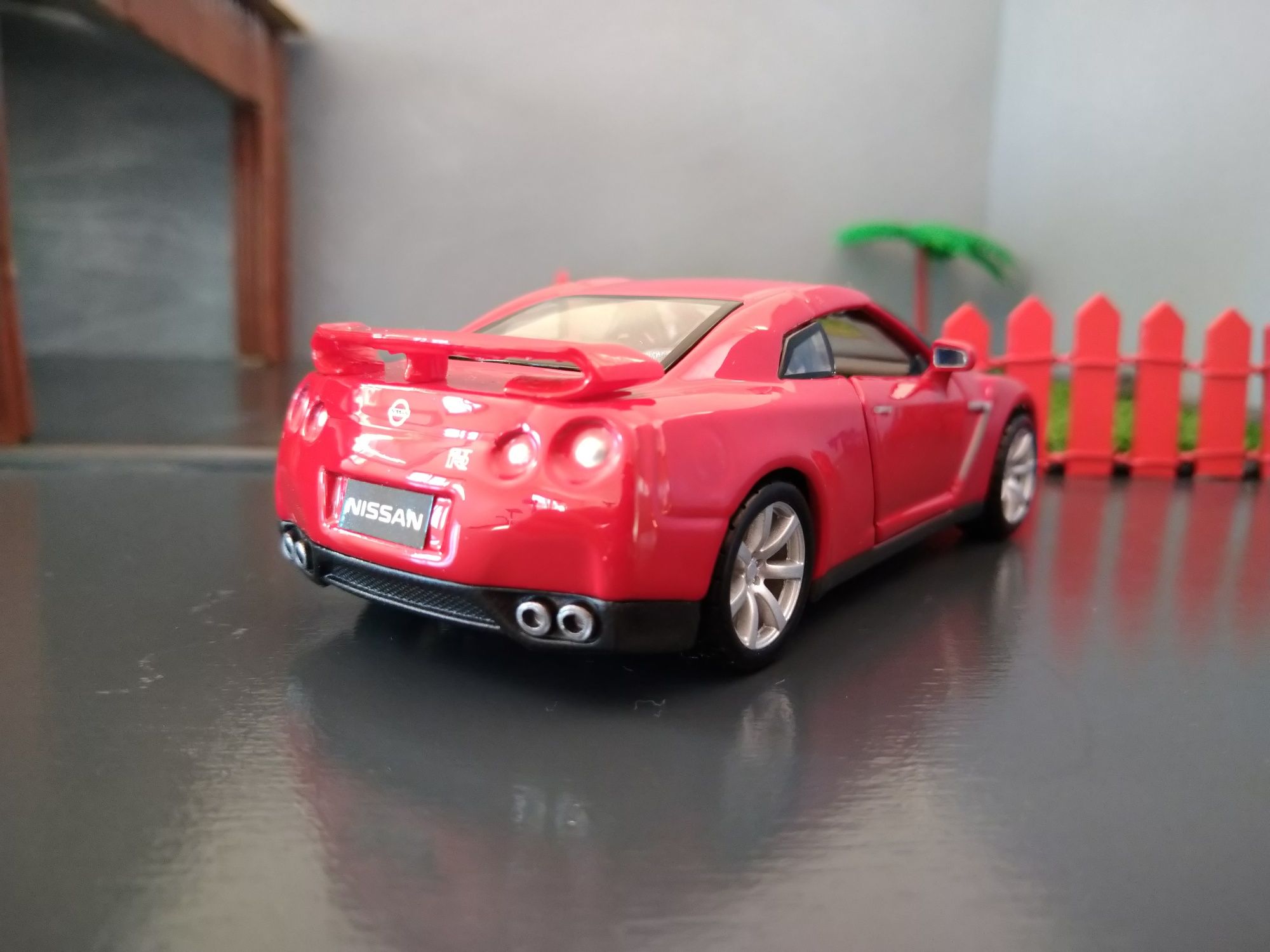 Nissan GT-R - Bburago 1/32