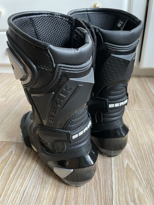 BERIK. Дуже гарні жіночі мотоботи з топовим захистом! Стан нових! 38р