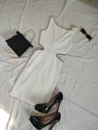 Biała sukienka mini dopasowana z wycięciami