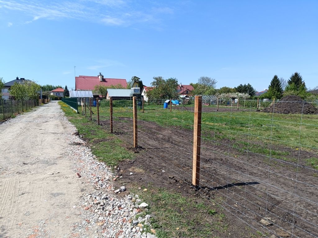 Oogrodzenia tymczasowe  słupek drewniany betonowy