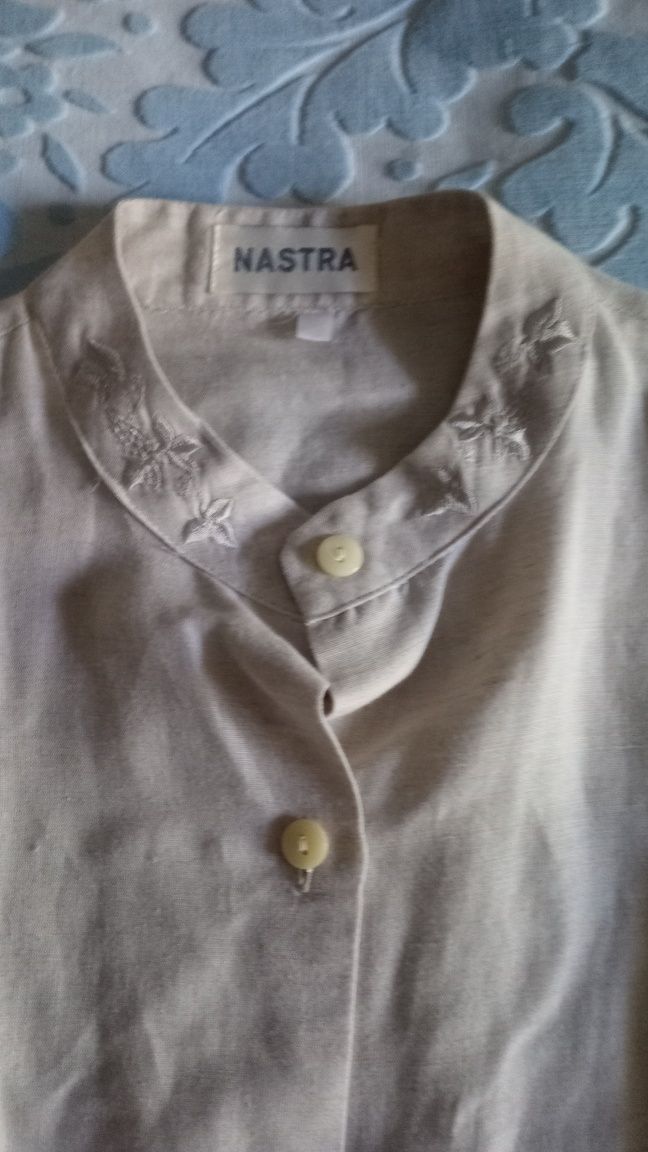 Camisa comprida com racha lateral