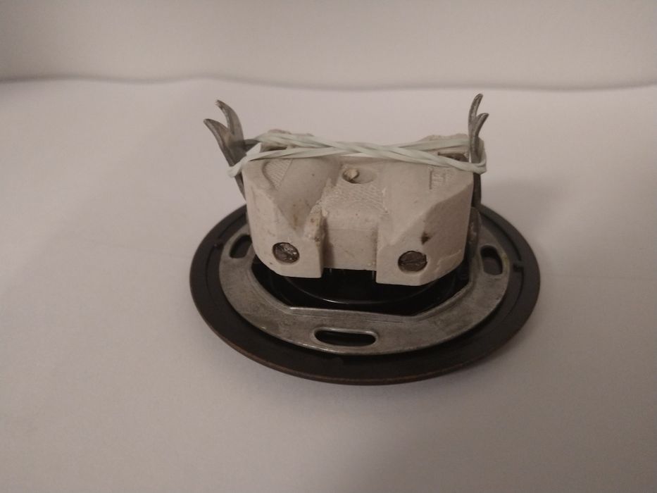 Gniazda elektryczne vintage