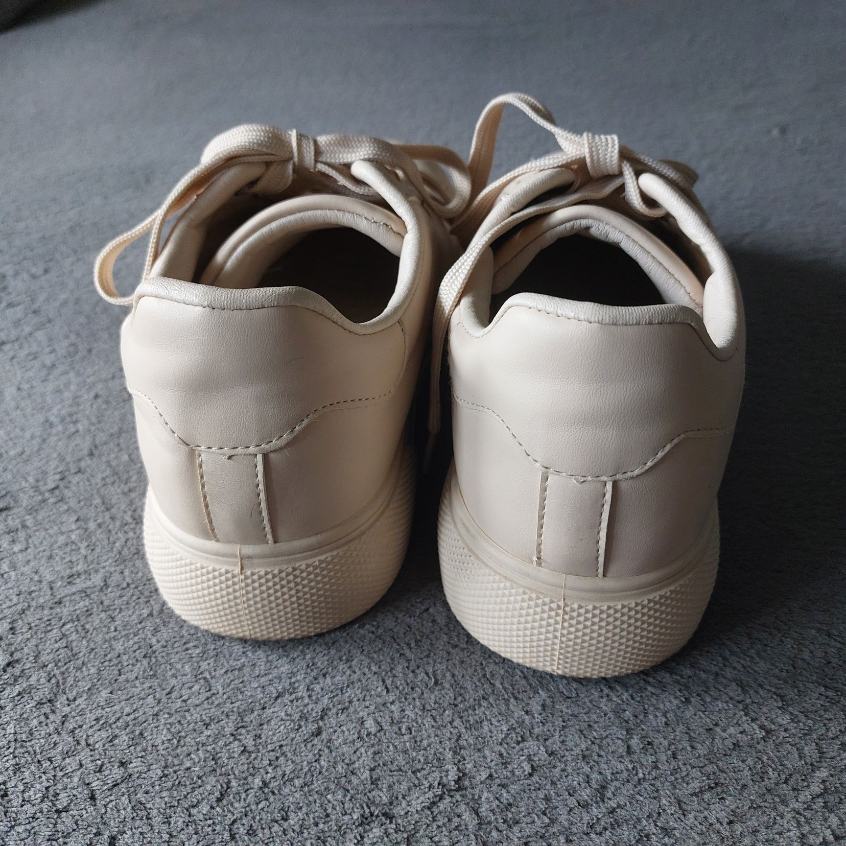 Sneakersy kremowe 39