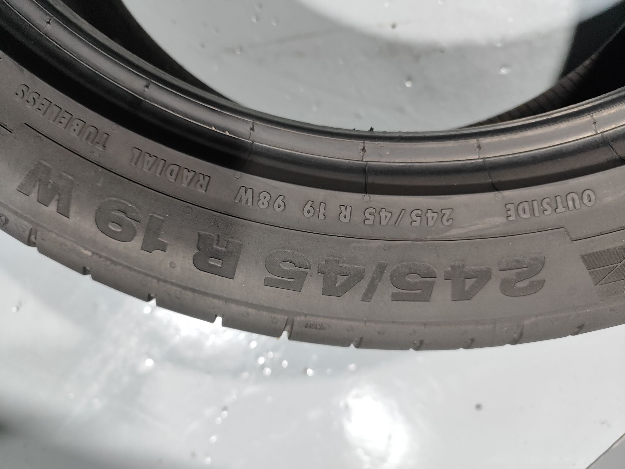 2 pneus semi novos 245-45R19 Continental - Oferta dos Portes