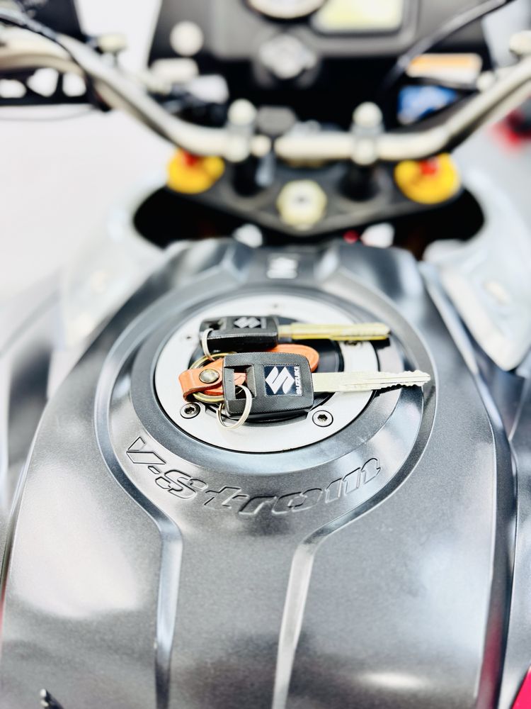 Мотоцикл Suzuki V-Strom 1000 в оригіналі з Японії