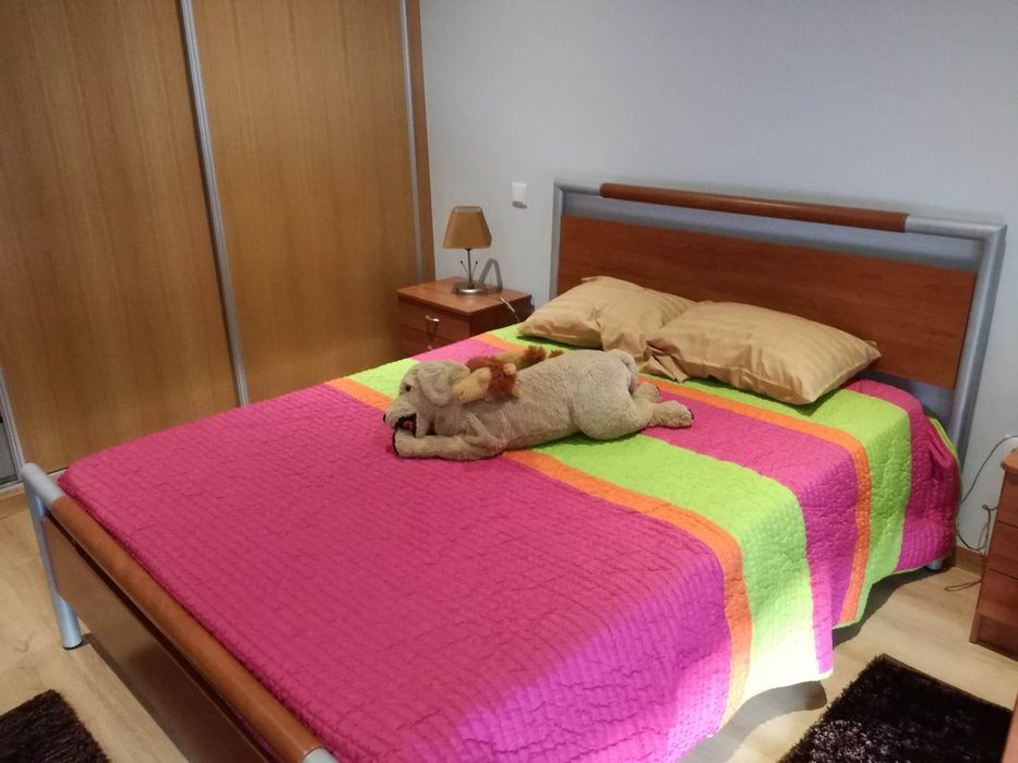 Quarto de casal sem roupeiro