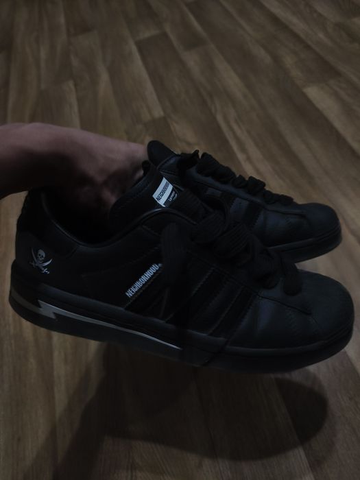 шузы от Аdidas superstar x neighbourhood
Состояние: почти новые, есть