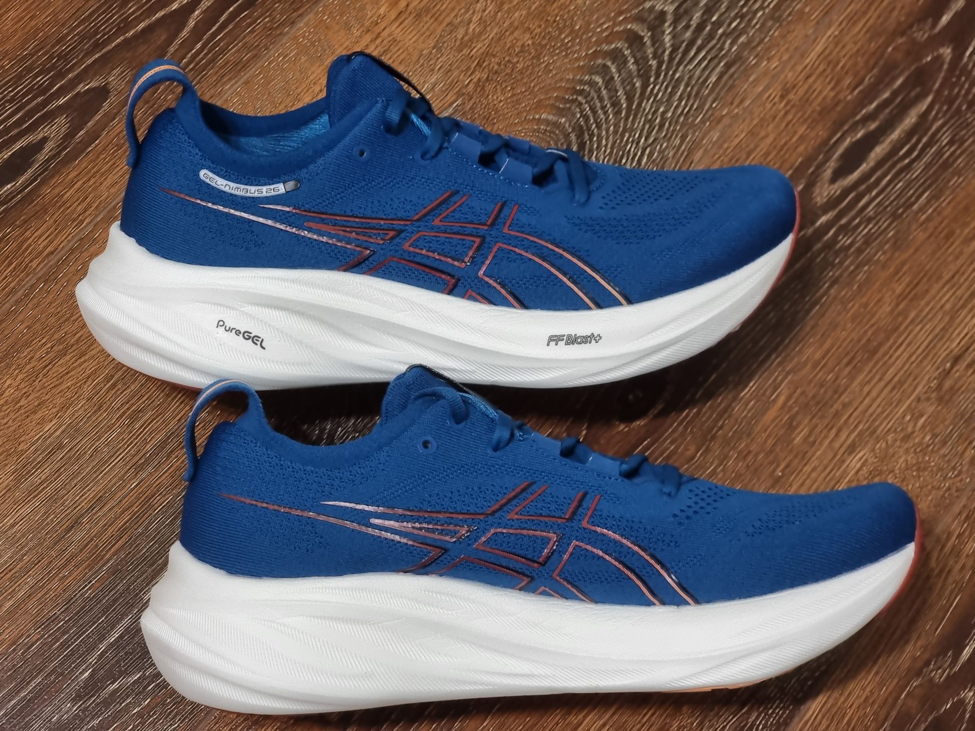 Оригінал 100% чоловічі кросівки asics nimbus 26 eur 44