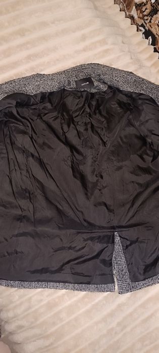 Жіноче пальто сірого кольору