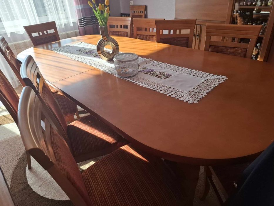 Stół  z krzesłami