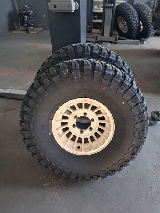 Vendo conjunto jantes com pneus  35/12,50 R15
