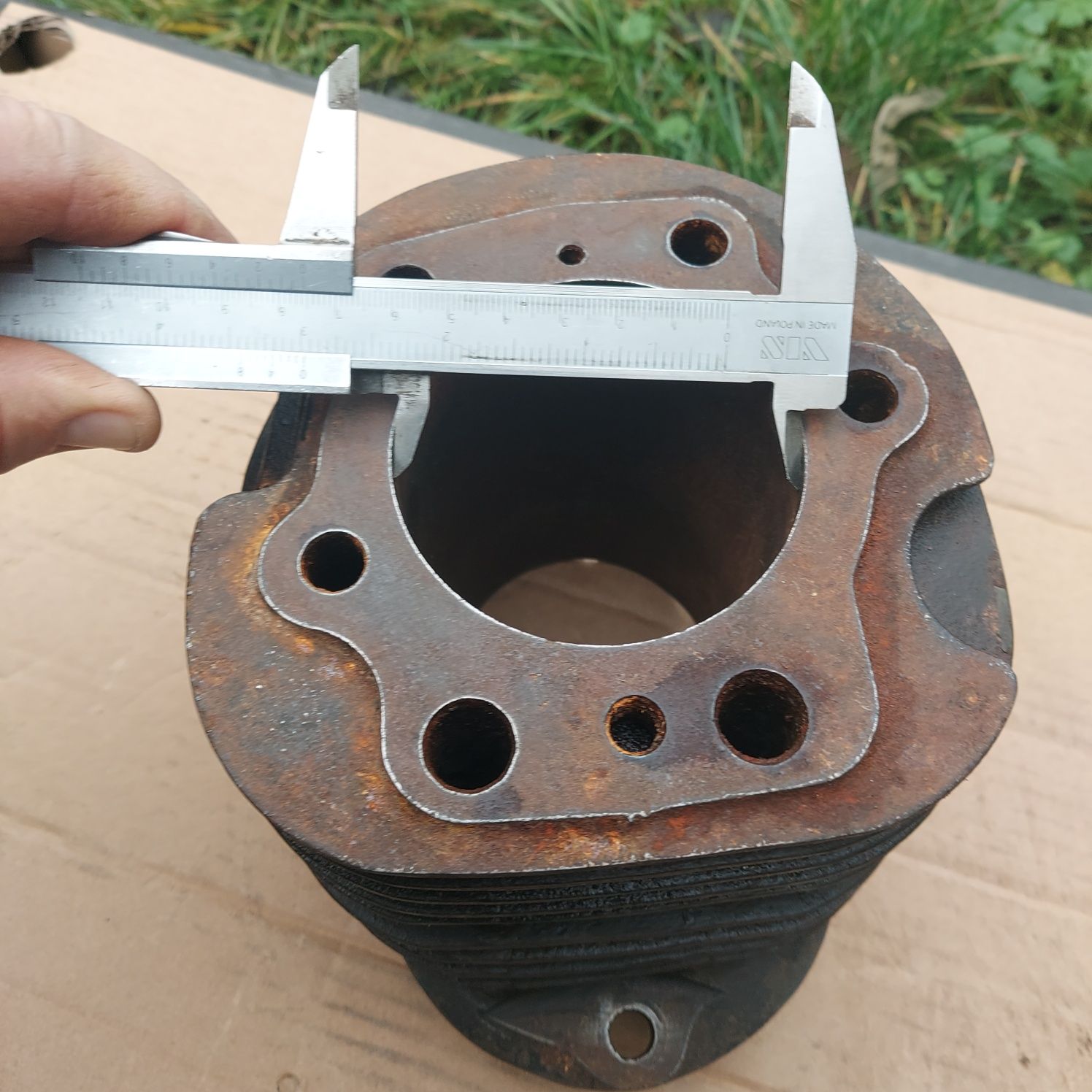 Niemiecki DDR żeliwny cylinder KS 600