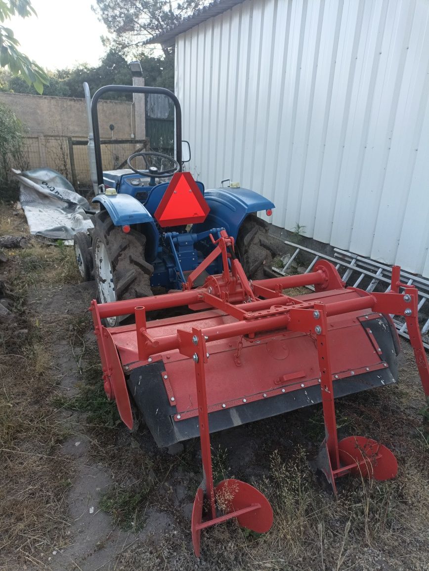 Trator agrícola hinomoto