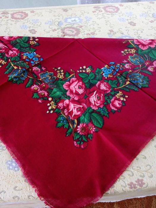 Хустки вовняні нові