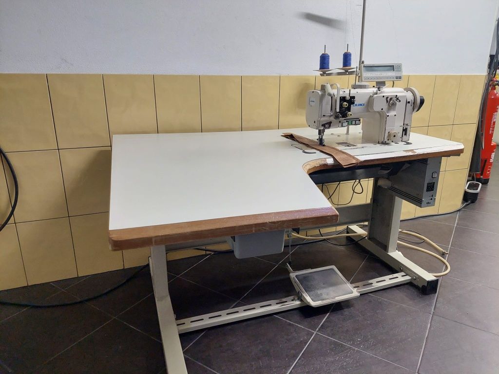 Máquina de costura de estofos