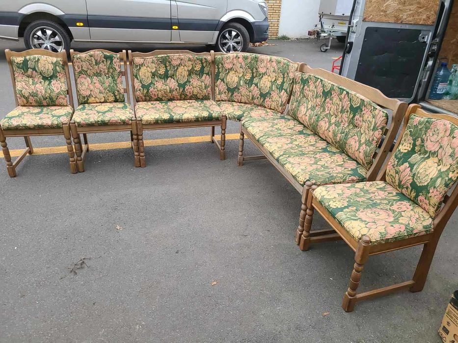 Кухонна м'яка частина з столом і стільцями з Німеччини