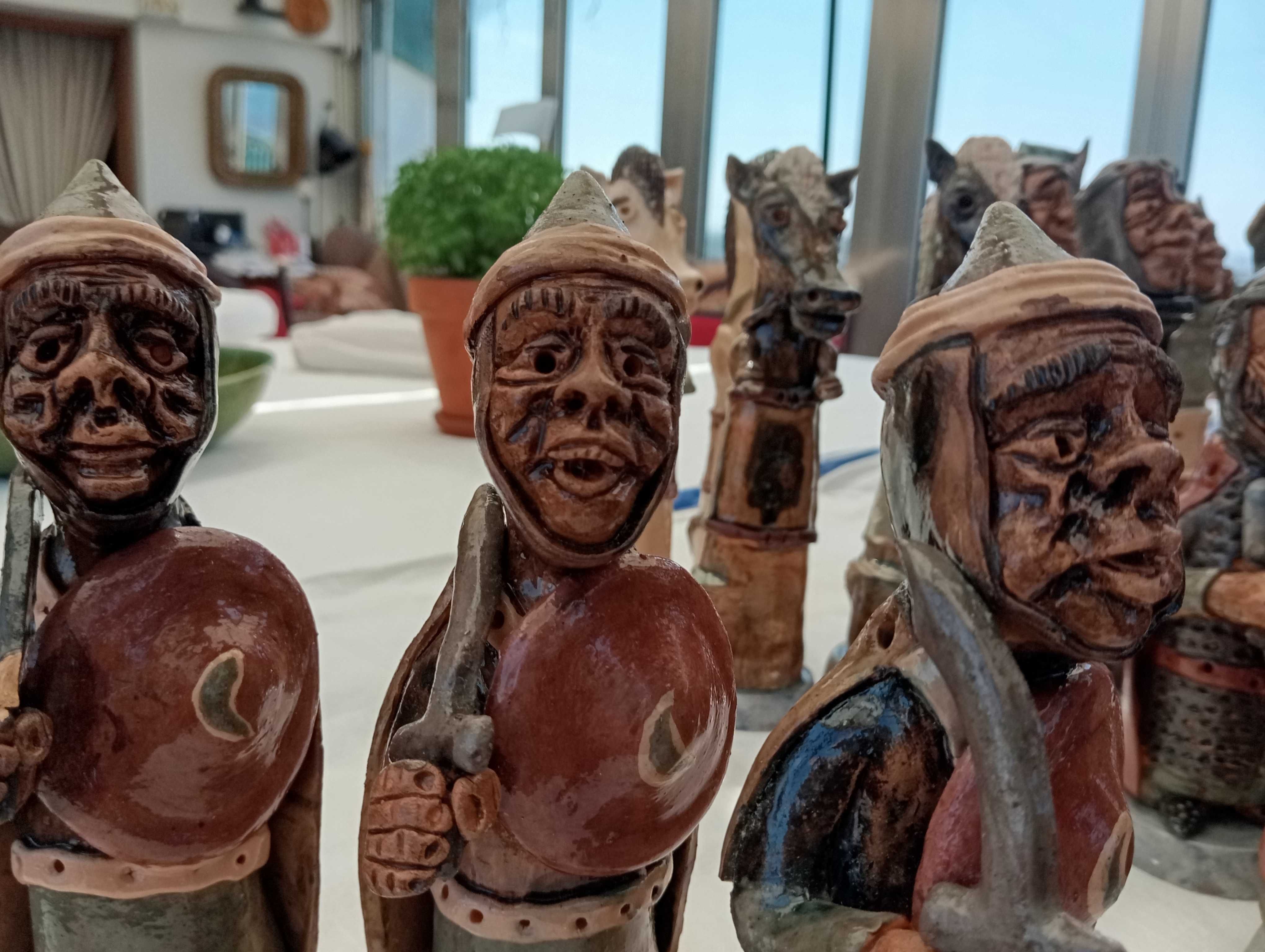 Xadrez  Raro e  muito original, peça de autor assinado A. Pacheco