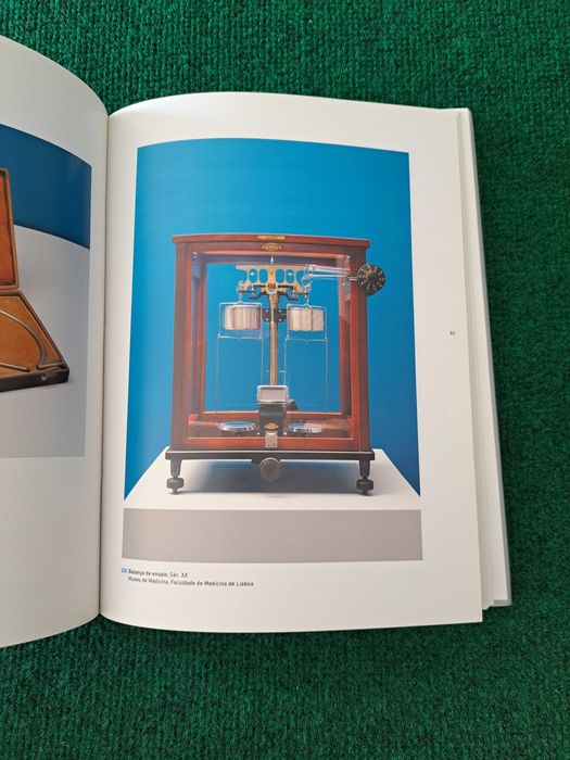 Passagens - 100 Peças para o Museu de Medicina