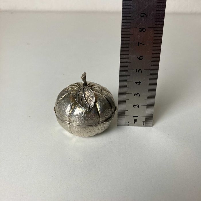Caixa de Rapé antiga em Prata 800 formato de abobora