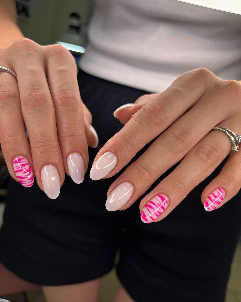Manicure i pedicure, przedłużanie paznokci