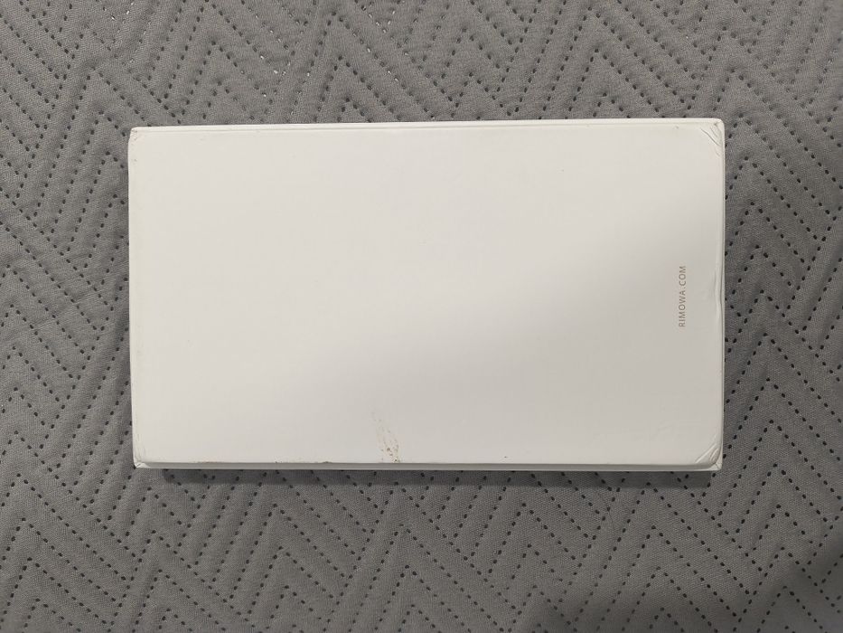 Capa de luxo estilo mala para iPhone 17, 16, 15 e 14 Pro Max