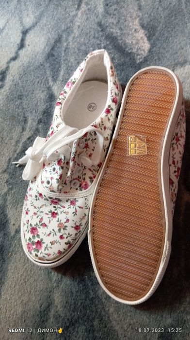 Продам детскую обувь,кеды,кроксы,босоножки