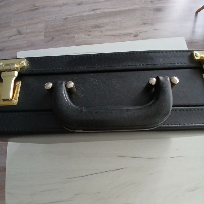 Walizka na szyfr neseser , aktówka. Czarna.