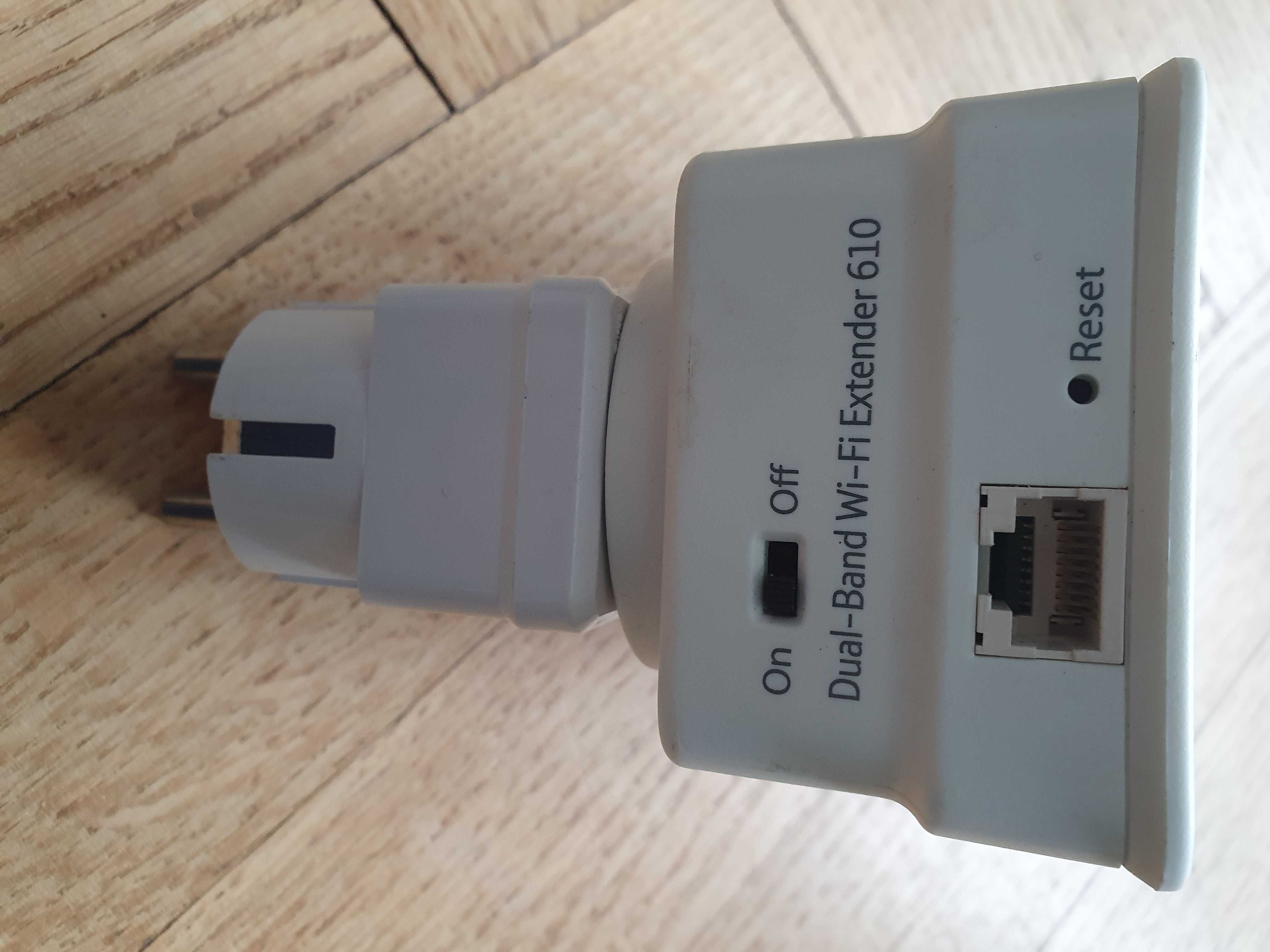 Dual-Band Wi-Fi Extender 610