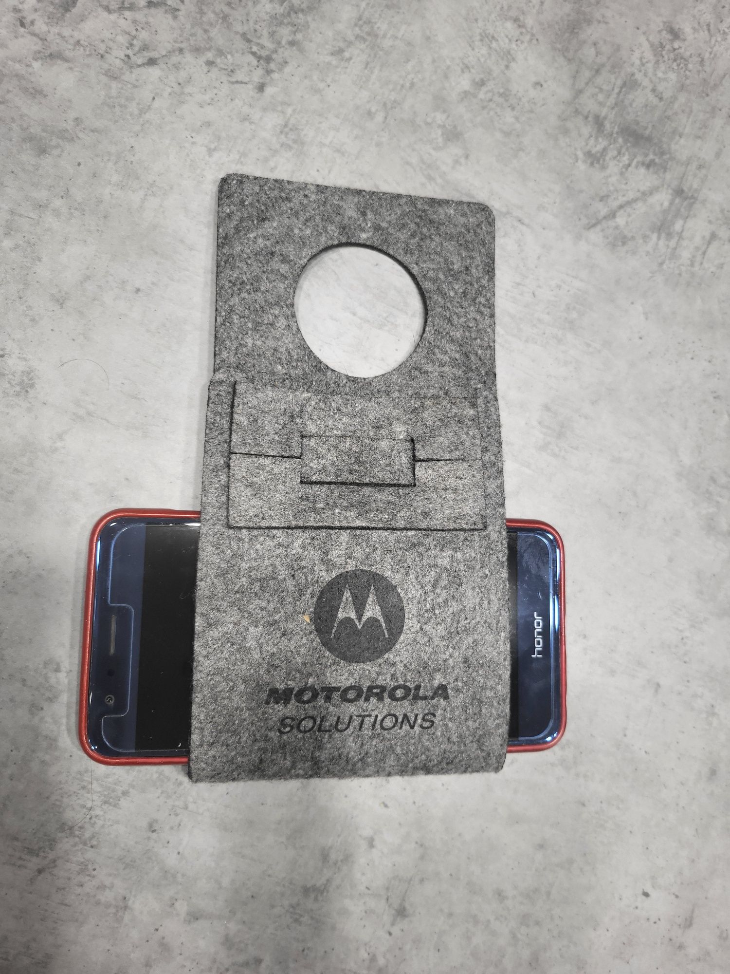 Uchwyt do ładowania  telefonu  nowy
Motorola 

Wymiary:19 x 9 x 0,5 cm