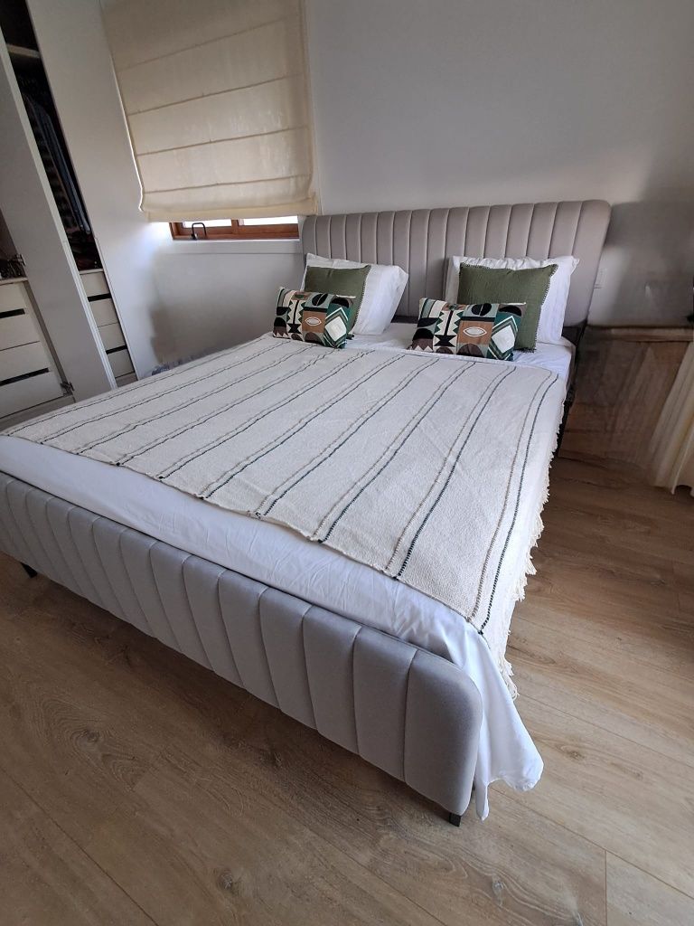 Cama com cabeceira ajustável - 160 x 200 cm - COMO NOVA