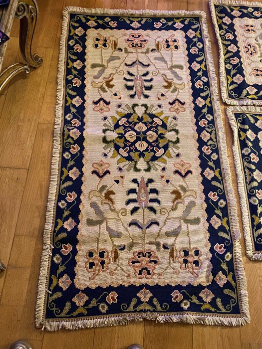 3 tapetes arraiolos para quarto