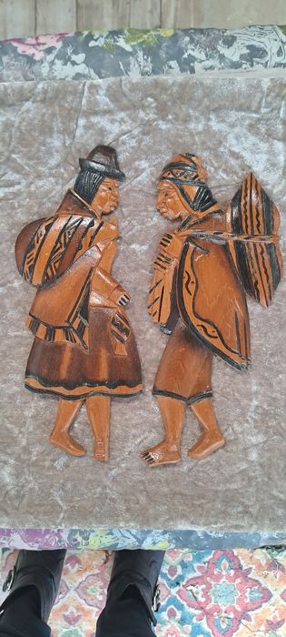 Casal da Bolivia, Escultura madeira trabalhada a mao