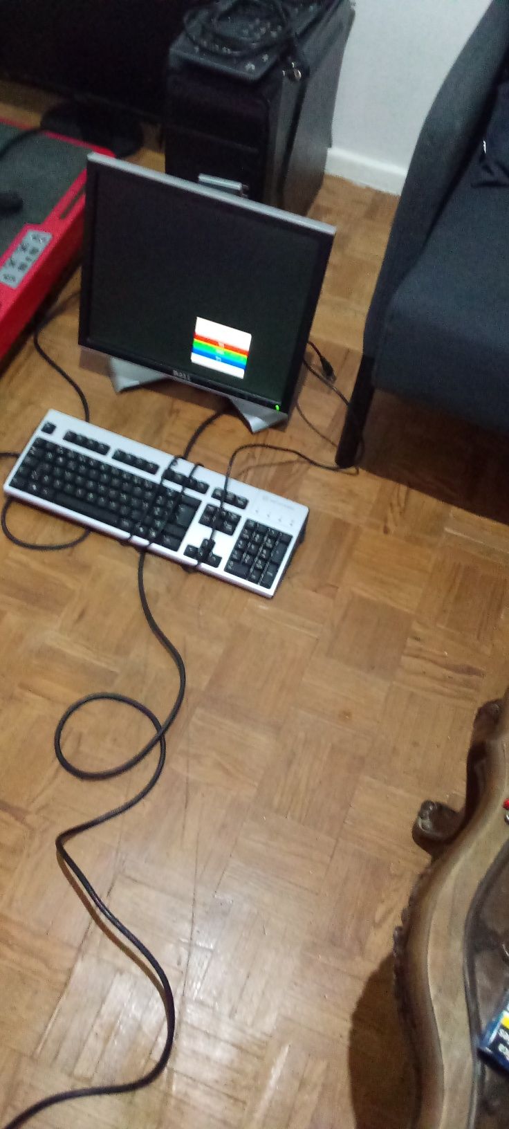 Monitor Dell e teclado