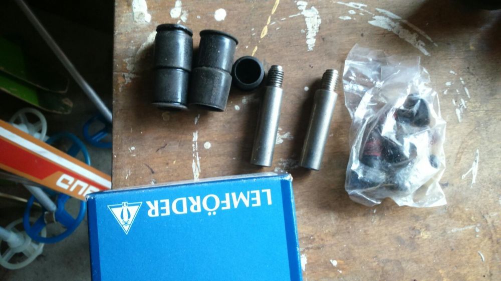 Напраляючі болти супорта Mers