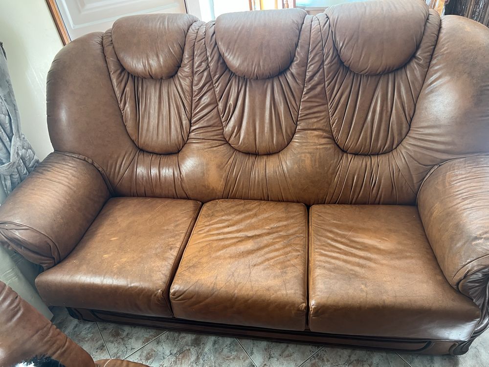 Conjuntos de sofas em pele
