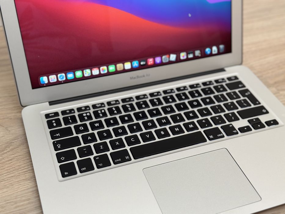 ** MacBook Air A1466/i7/128GB SSD/8GB RAM/2x1.7GHz **
