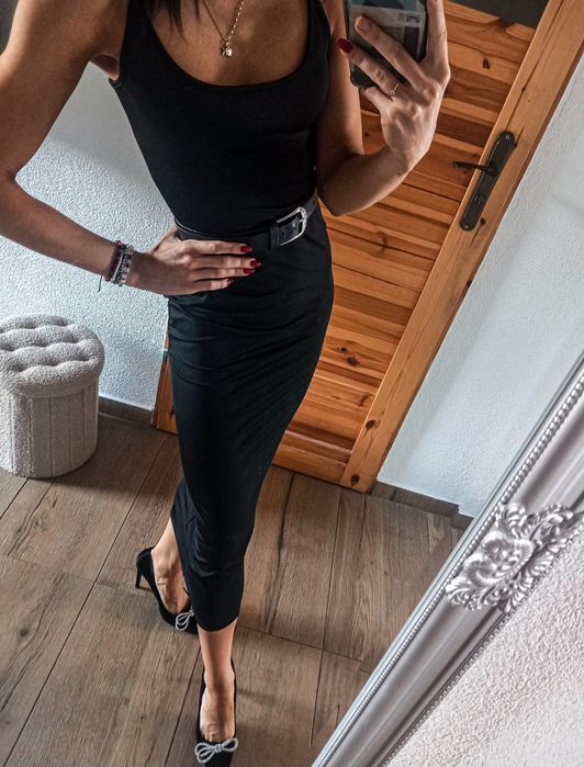 Sukienka gładka czarna dopasowana długa XS S