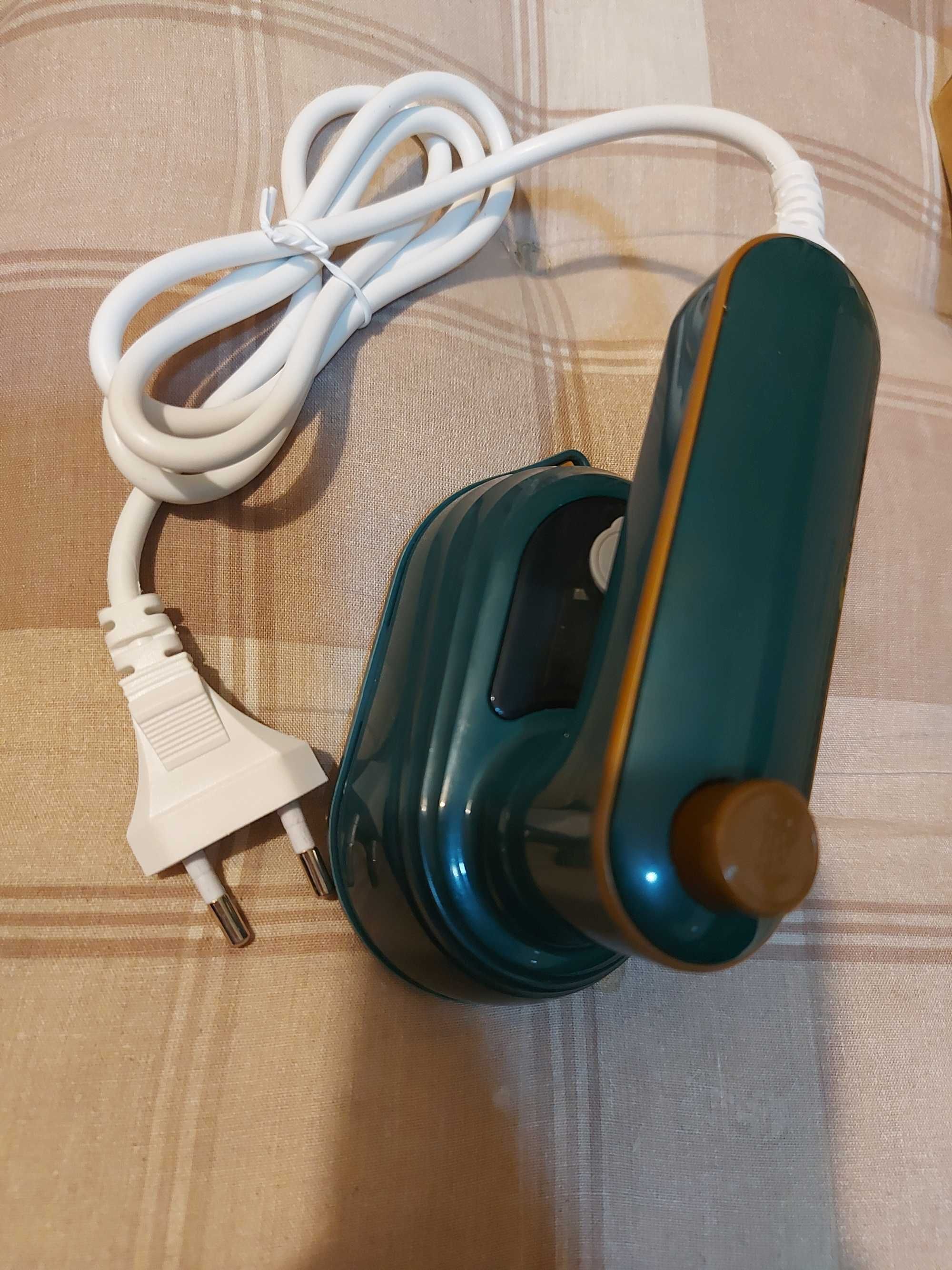 MIni żelazko parowe, nowe, zielone