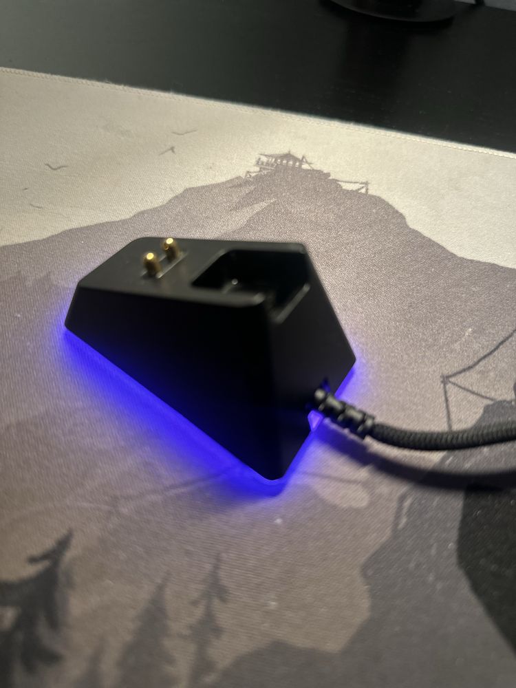 Razer Viper ultimate razem z dock i pudelkiem