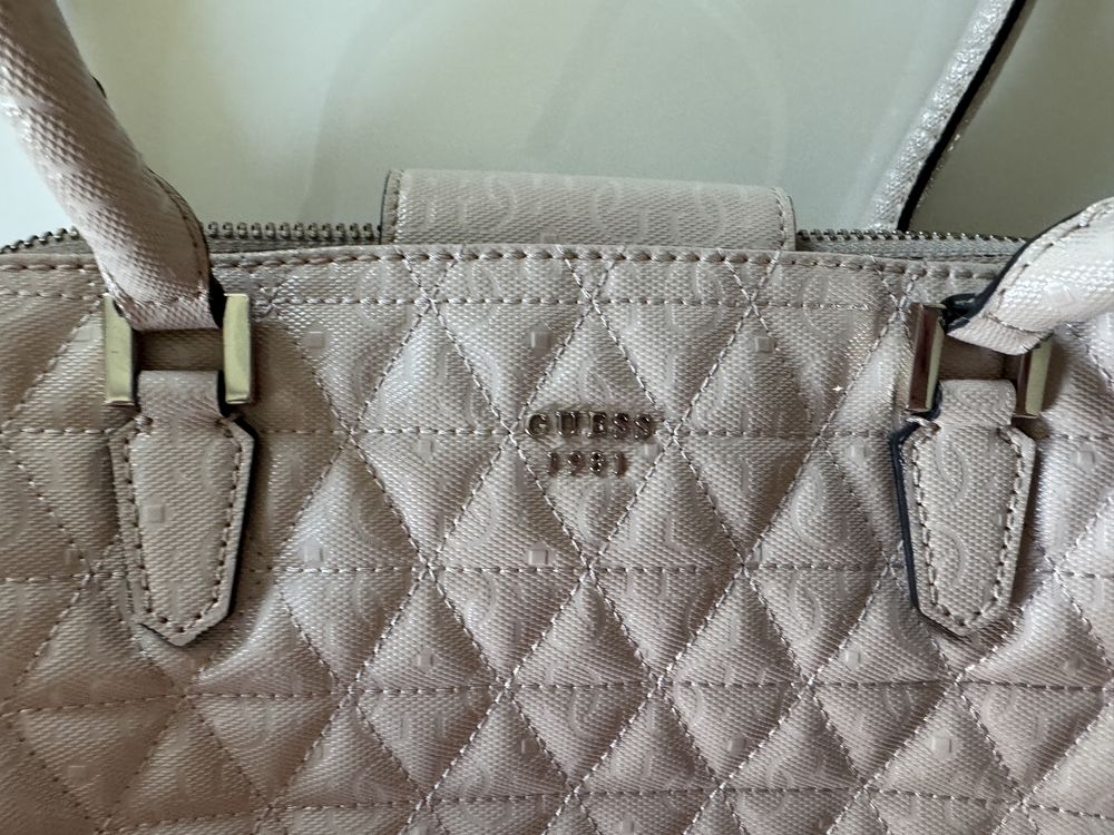 Mala Guess rosa nude brilhante