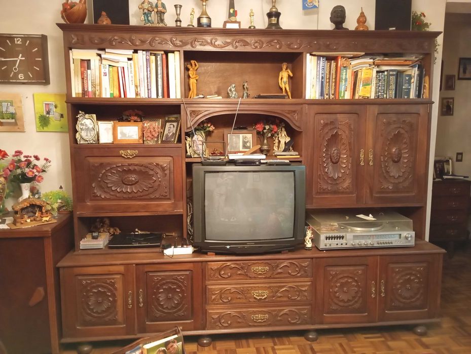 Móvel antigo para sala