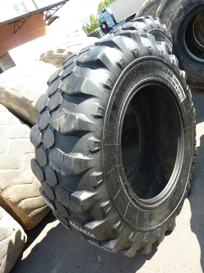 2x Opona używana przemysłowa 16.9R28 440/80R28 MICHELIN 1100zł W3287