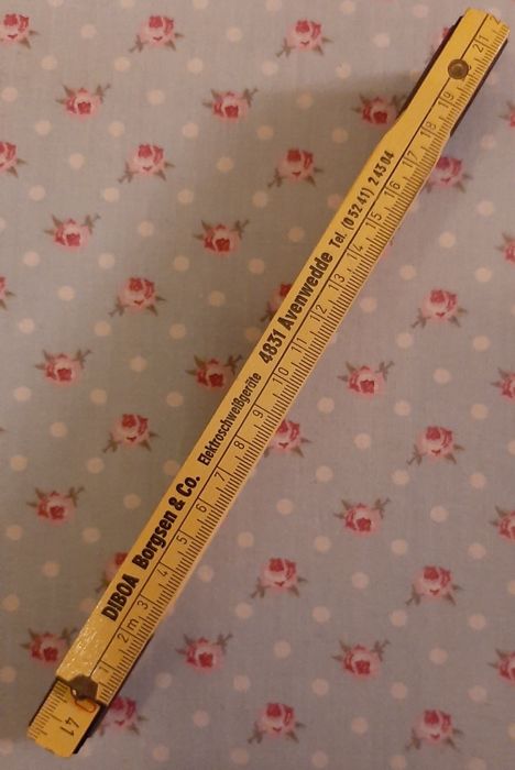 Fita métrica forte,  rígida e dobrável de 2 metros