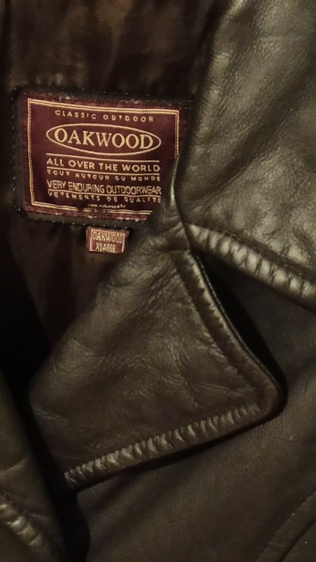 Casaco em pele da marca oakwood