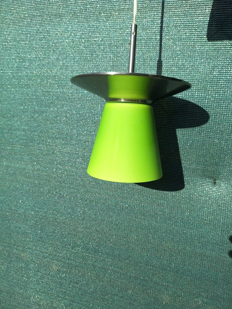 Lampa wisząca metalowa ze szklanym kloszem
