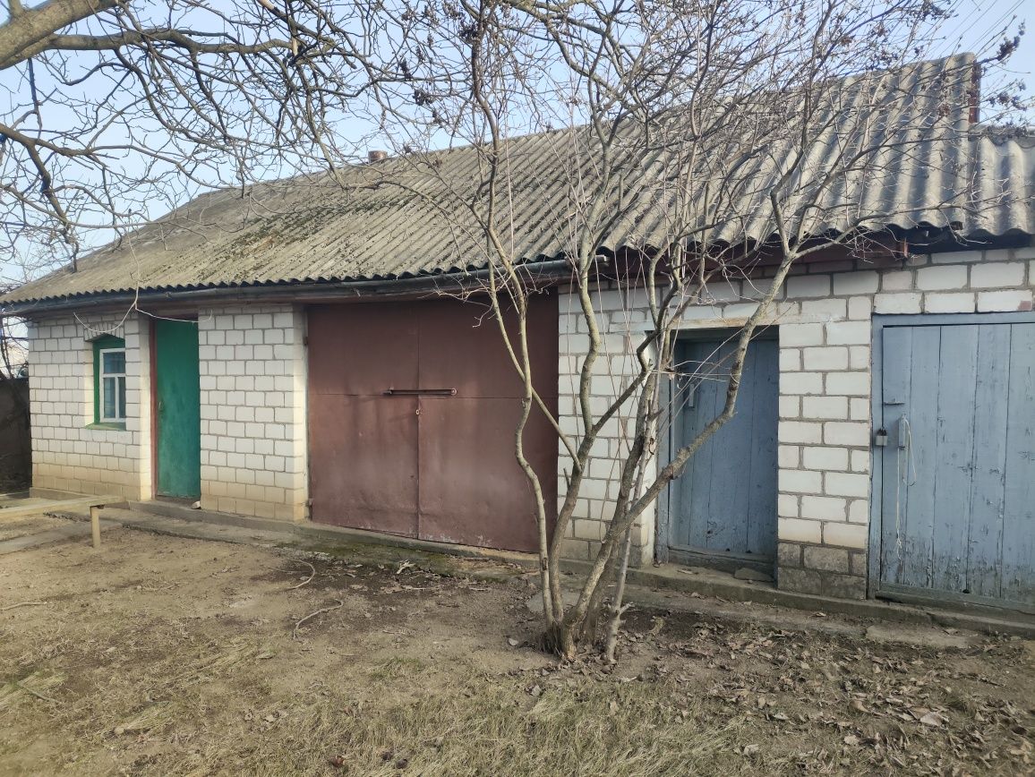 Хата, літня кухня, гараж, земля